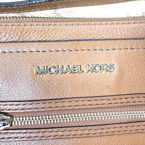 Michael Kors Crossbody Gilmore Satchel Light‎ Brown - Picture 3 of 9